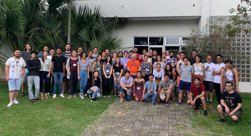 MetaCell's tweet photo. We're at #LASCON this week (VIII Latin American School on Computational Neuroscience, Sao Paulo, Brazil) talking #NetPyNE, #NEURON, our own work 😉, and really everything #computational #neuroscience. We'll be posting updates from the school on our site: https://t.co/LiymH2Kou2 https://t.co/JfipRkGXKg