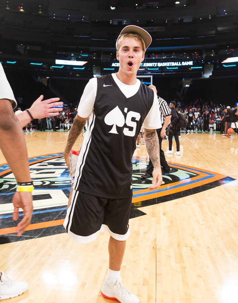 •٢٠١٥
 جاستن دايماً يحضر احداث خيرية كثيرة مثل كرة السلة والتنس وعروض الأزياء للأعمال الخيرية. https...