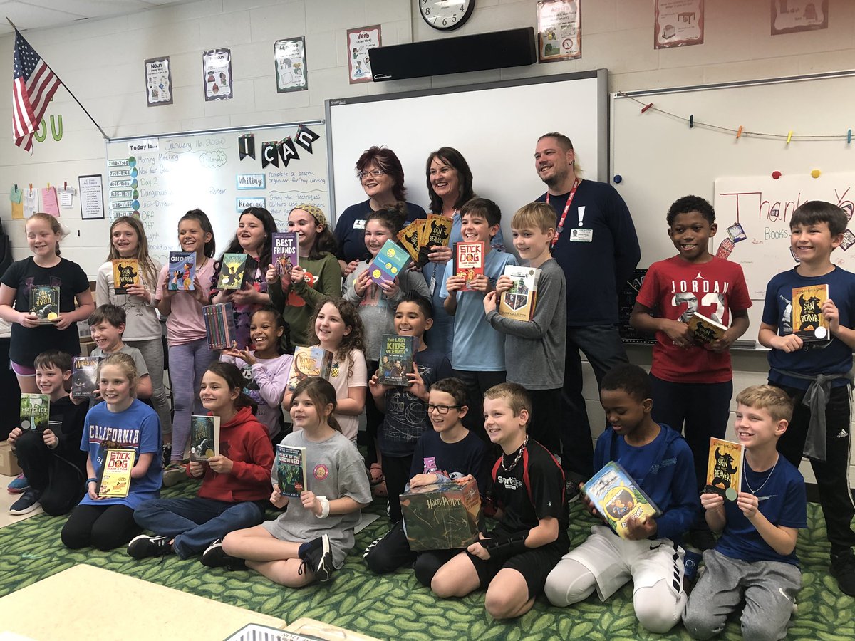 MrsJenJones1's tweet photo. Congrats to Mrs. Phipp’s Class for being one of four nationwide winners of the BAM Extreme Classroom Makeovers! They won $1,500 worth of new books!  We can’t wait to read, read, read! @Lex1_Literacy @phescougars @booksamillion https://t.co/nNKMiZ4JmA