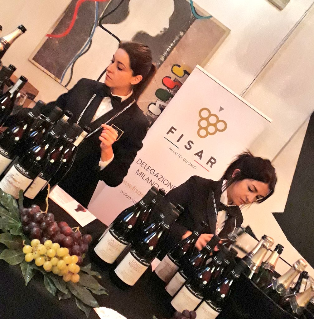 Marco_K18's tweet photo. #nonsolonelbicchiere: #vino #afterwork, #relax, #musica, #baratto e molto di più...
#55 #Milano #ENOZIONANTE con #Dwine @FISARMilanoDuom
#vino #wine #enonauti #winelover #enoturismo
@FISARMilanoDuom
@MTV_Lombardia @swapushapp https://t.co/NUpiCk4AF1