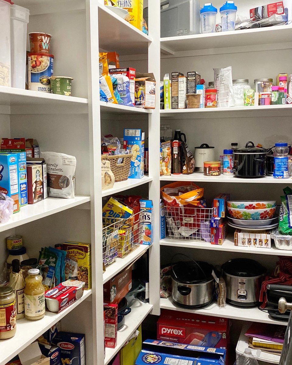 ThirtyOne's tweet photo. We can't stop staring at this pantry makeover! 😍😍😍 What kind of food storage space do you have? --> https://t.co/bYvl9dQecs https://t.co/AlTMI6uL5M