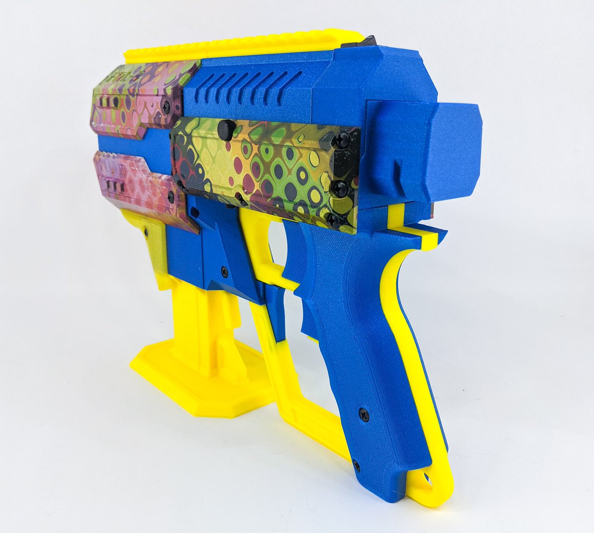 projectfdl's tweet photo. #0271 for @foamfreaks_ printed in @proto_pasta high five blue and @hatchbox3d yellow with a cool metallic backed hydrodip. It even matches his other blasters 😁
#projectfdl #fdl3 #fdlwee #3dprinting #womenmakers #hydrodipping https://t.co/eqwmwCysgO
