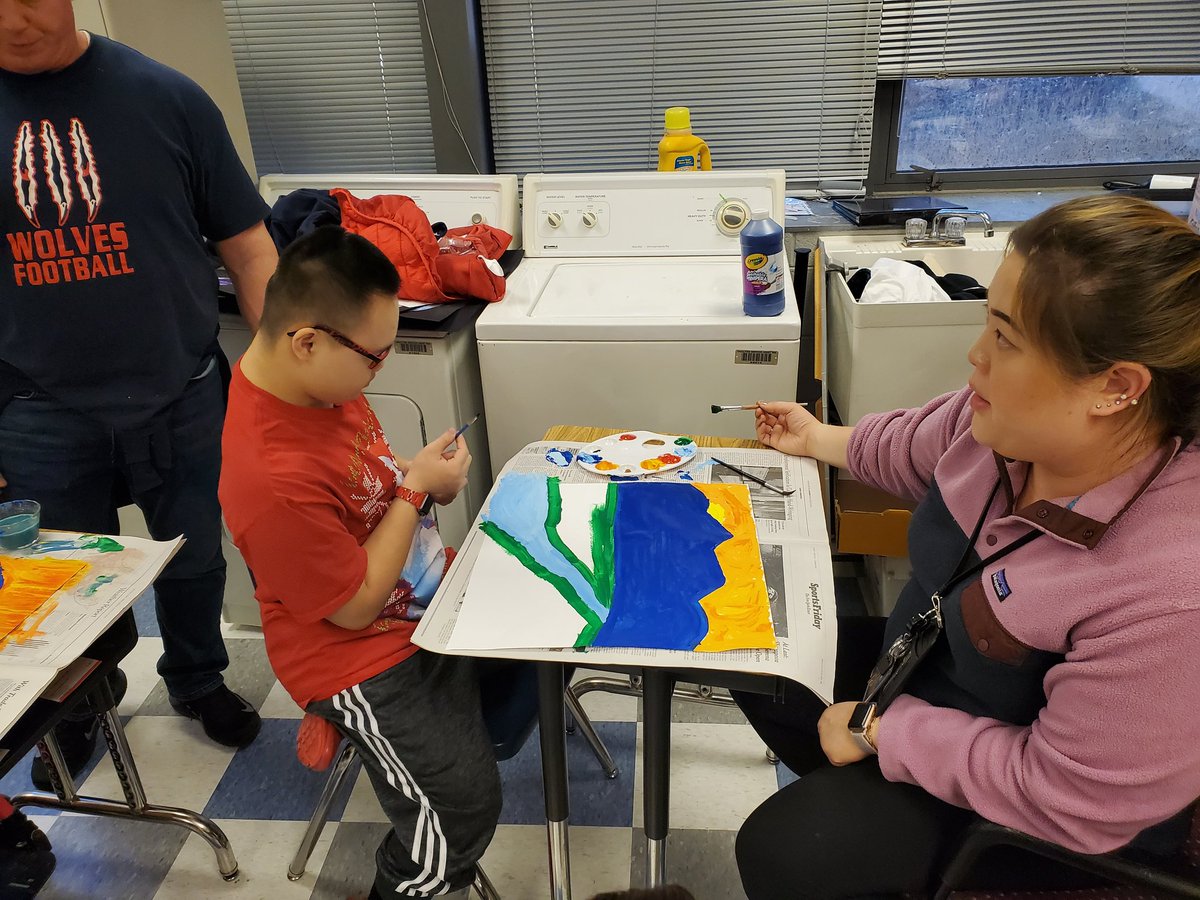 Justiceceramics's tweet photo. Painting the blue ridge mountains! #art @WolfPrincipal @mrsvandawalker @mslafETR @LynnLunger https://t.co/KSXLEa4FmZ