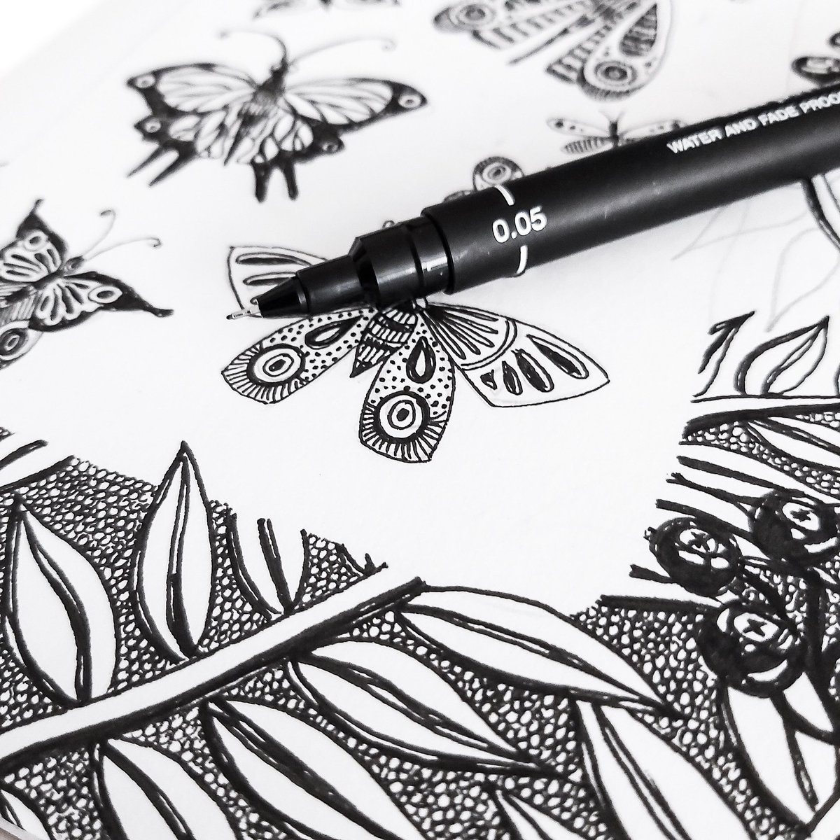 seb_elizabeth's tweet photo. My first post in a long time as have been busy working on commissions etc. but here's a little snippet of a work in progress! :) looking forward to starting some new projects this year! More posts to follow soon.. #wip #drawing #fineliner #illustration #art #artist #illustrator https://t.co/GNZoYPrffS