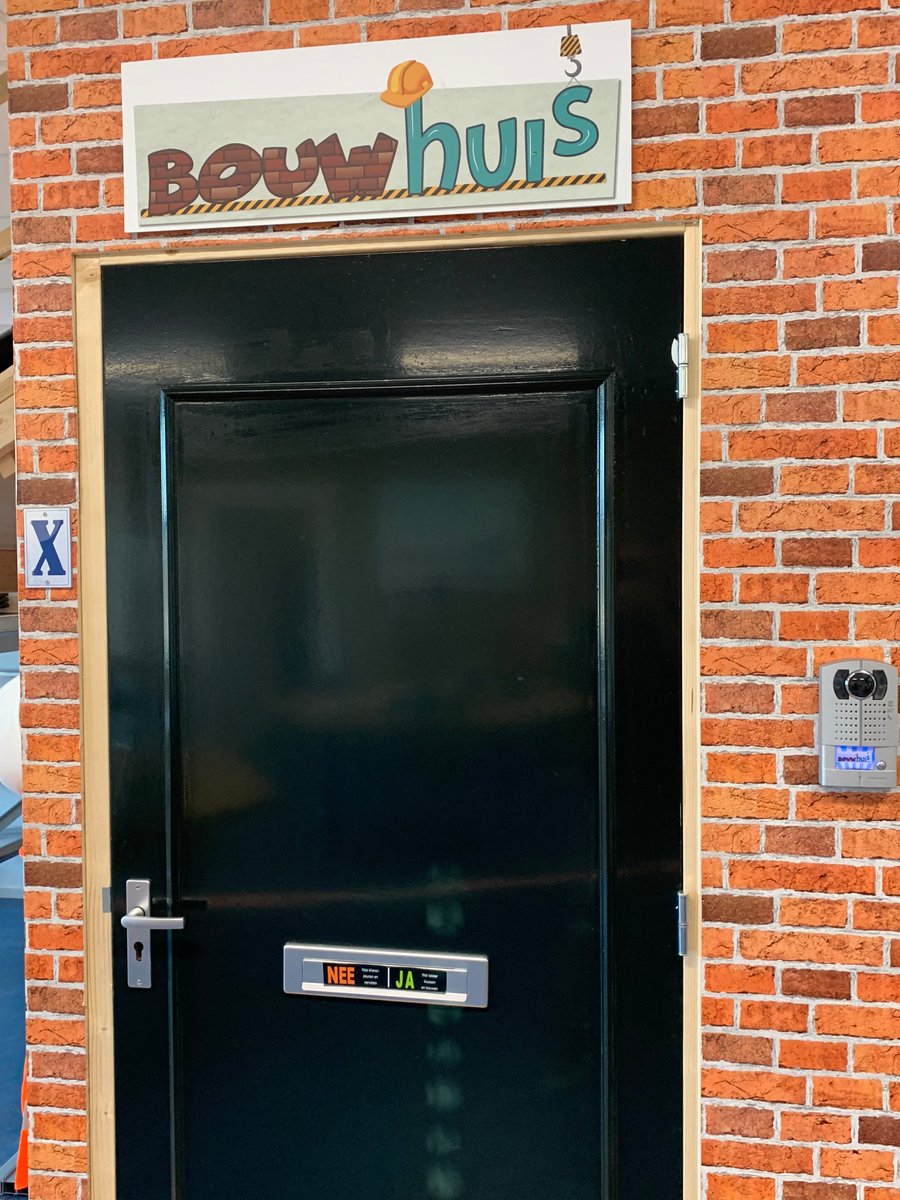 hendriks_stijn's tweet photo. Vandaag opening vernieuwde Xpeditielab. Een plek waar ICT, Wetenschap en Techniek in volle verbinding met elkaar staan. Bouwhuis #metselen, #installatietechniek, #electrotechniek, #schilderen etc. XPL-link voor alle SPOV-leerkrachten #databank met lessen, workshops, bedrijven! https://t.co/iZKuYTxTnI