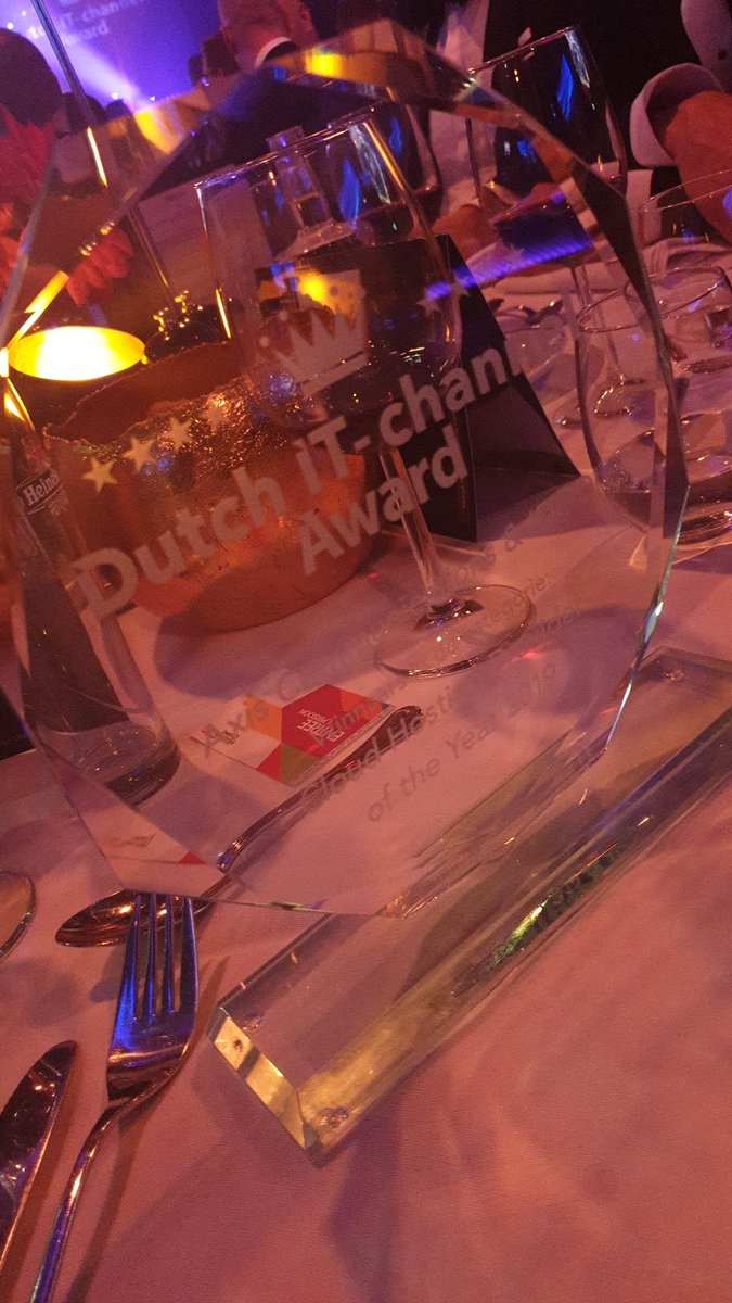 Axis_NL's tweet photo. Yes, Axis en @EntranceManager winnen Cloud Hosting Provider of the Year 2019 bij @Dutchitchannel Awards! #DutchITAwards https://t.co/0La3SepcMa