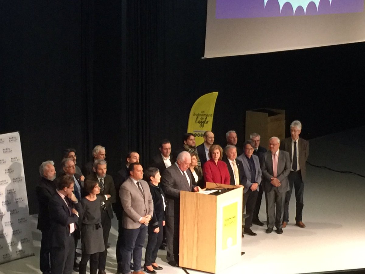 PariSudam's tweet photo. Cérémonie des #voeux2020 de la #communautedagglomeration @ComParisSaclay avec les #maires des 27 communes https://t.co/4e4N4d7loj