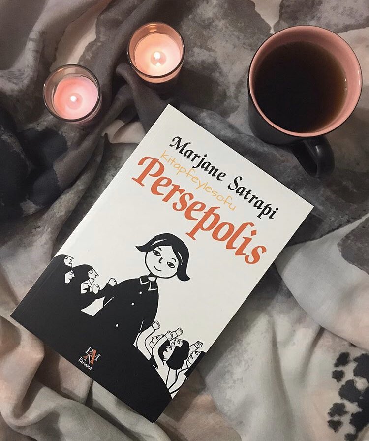 'O bende kaybolmuş bir neşe arıyordu.
'Bense onda kaçtığım savaşı arıyordum. #persepolis #marjanesatrapi #kitapokuyalım #kitapcenneti #kitapherkapıyıaçar #kitaptavsiyesi #okuyorum #kitapkurdu #kitapoku #neokuyorum #kitaptavsiyesi