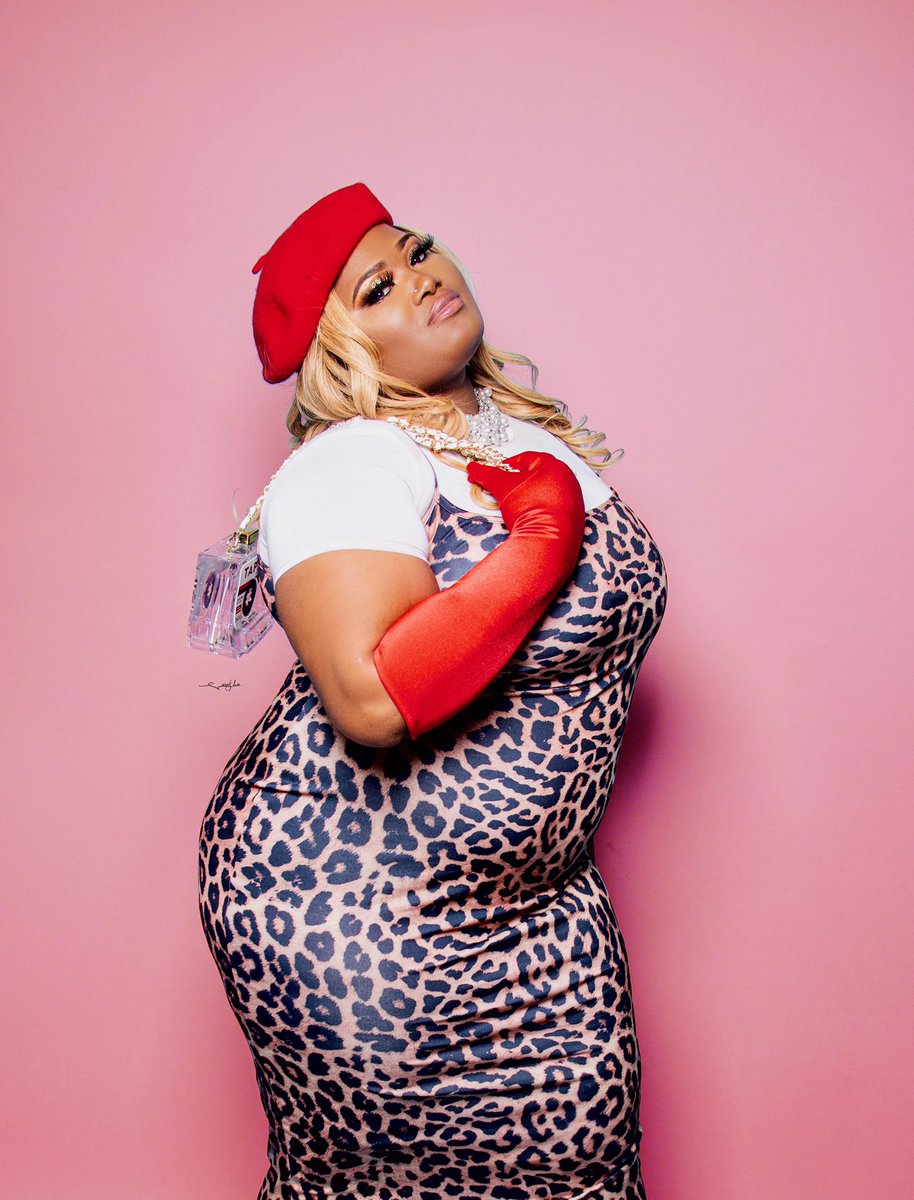 themetafour__'s tweet photo. Hey it’s ya girl chelley renee! I am the people’s voice🗣 I am a Motivational Speaker From the Southside of Chicago! Here to be that listening ear &amp; give the streets what they need! Allow me to Encourage you to become the best version of you Speaking life into others is what I do https://t.co/GCsMSUnizv