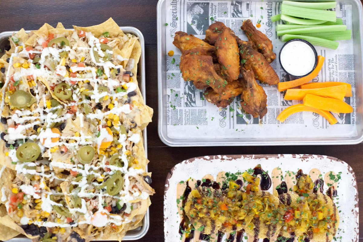 FamousNashville's tweet photo. 🤤🤤 Make Famous Saloon your stop for lunch! Food served until 10pm! 
#famous #saloon #downtownnashville #food #foodie #lunch #brunch #dinner #nashvillefood #eatnashville #downtownnashville #downtown #musiccity #music #livemusic #wings #appetizers #fuel #instadaily https://t.co/bqd8RGhbnt