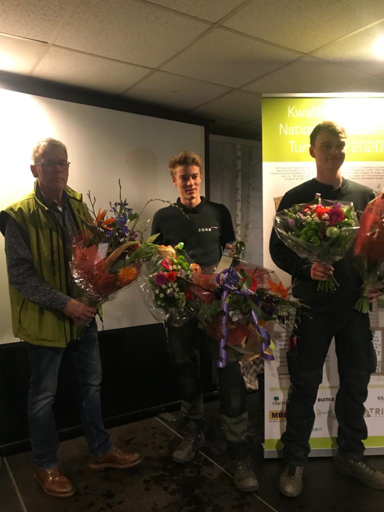 Robert en Olaf winnen de kwalificatiewedstrijd Tuinaanleg tijdens <a href="/GS_EH/">GroeneSectorVakbeurs</a>. Op naar de Finale Tuinaanleg tijdens <a href="/MijnTuinIdee/">TuinIdee</a>. Van harte gefeliciteerd ook de coach Chris Potze! <a href="/zone_college/">Zone.college</a> <a href="/GroenOndernemen/">Koninklijke VHG</a> <a href="/WorldSkillsNL/">WorldSkills NL</a> #hovenier #mbo #Skills2020