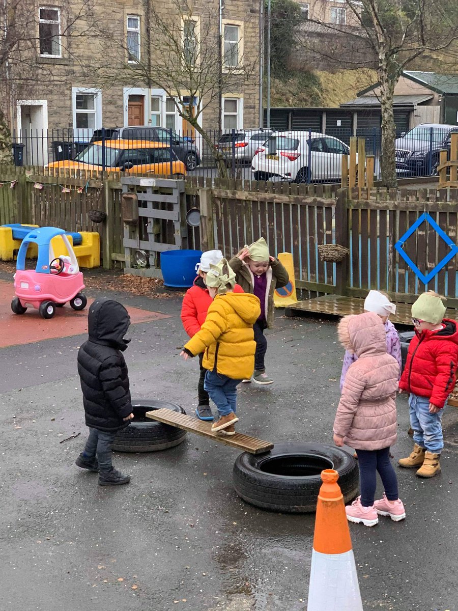 ElcTrinity's tweet photo. Ahoy me hearties ⛵⚓ 🌊The story Pirates Love Underpants has certainly stimulated lots of imaginations during play today. #imagination #learningatitsbest #teamtrinity https://t.co/f1ZxC1c3gO