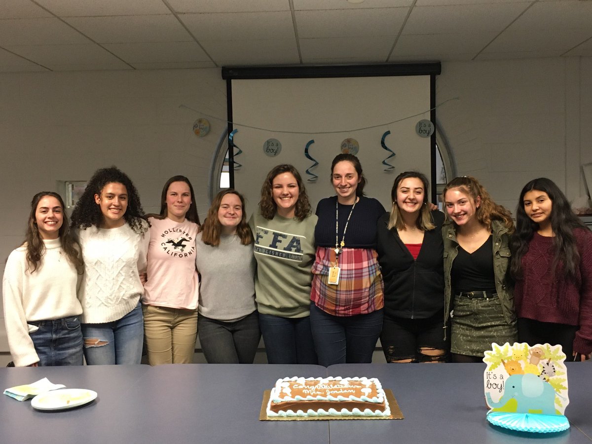 lhsplant's tweet photo. My students are awesome! Thank you girls for the wonderful surprise! https://t.co/2iCk6D2Cz2
