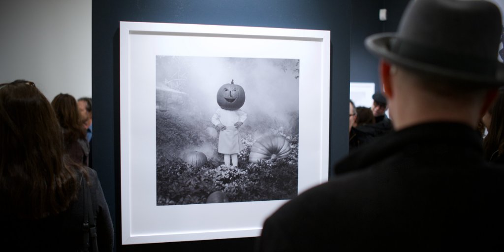 hopperhouse's tweet photo. Join us for an #ArtTalk at the @nyacklibrary on Sat, 1/25 from 2-3p. @LeslieSmolan, #RodneySmith's wife and creative partner will share stories and insights into his work. Human in Nature: The Art &amp; Wit of RodneySmith on display at EHH thru 3/8. https://t.co/XZcvTwEQaB https://t.co/hNy5oB7gDx