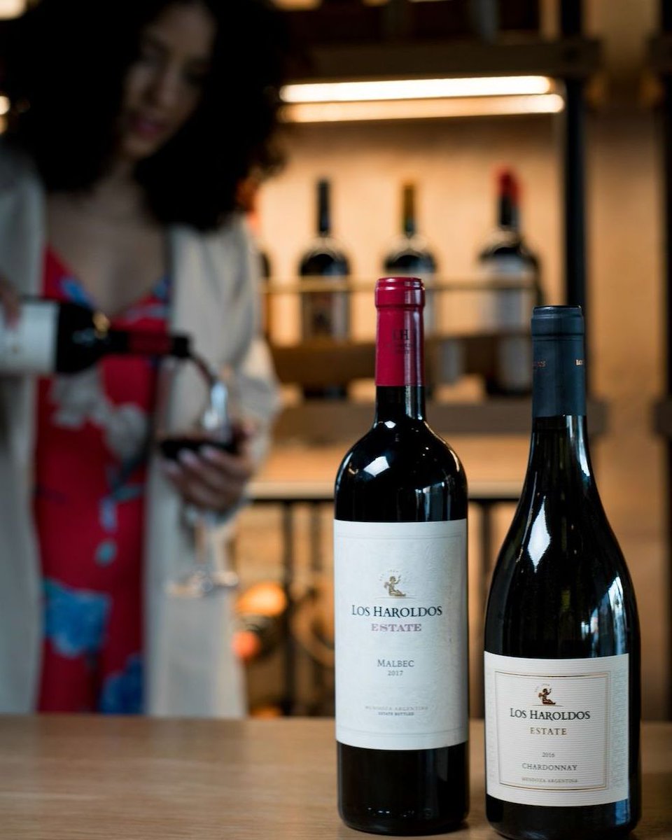 Smile, there's a new a wine this month 🍷 Enjoy a glass of Los Haroldos Estate,  Malbec or Chardonnay? #900Novecento. <a href="/losharoldos/">Bodegas Los Haroldos</a>