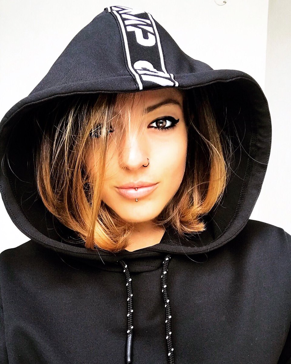 Hoodie weather ☺️  @MyproteinUK <a href="/MyproteinFR/">Myprotein France</a> <a href="/MyproteinDE/">MyproteinDE</a> 
tidd.ly/cfbcd855
#myprotein #Cyprus #hoodie