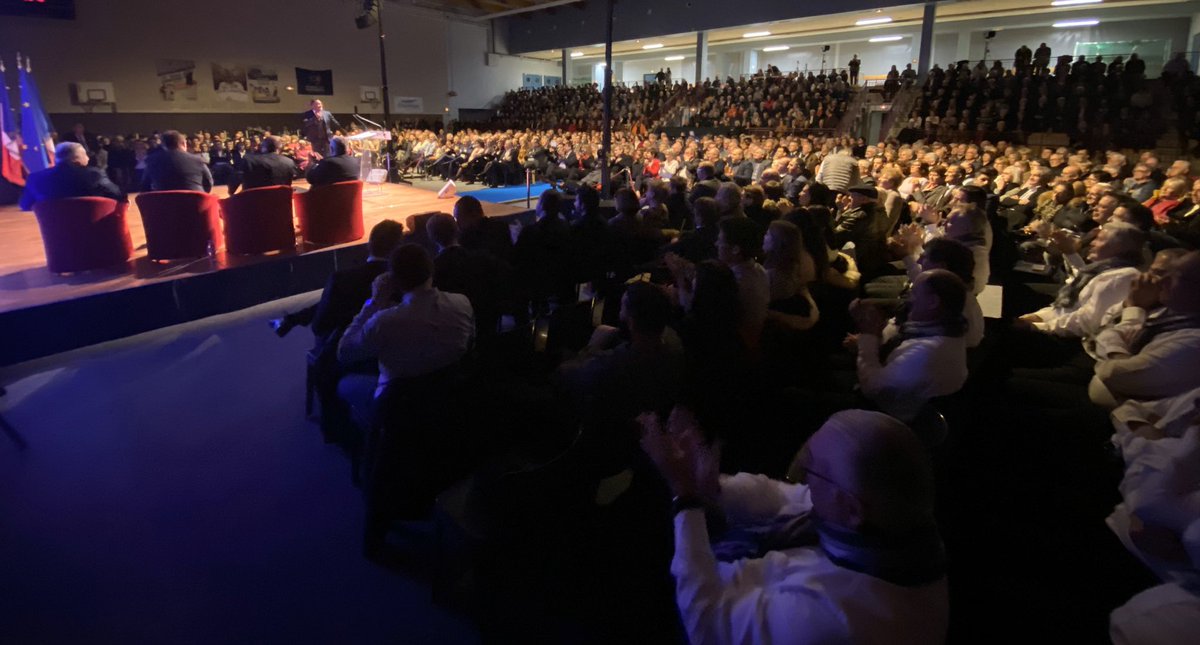 damienabad's tweet photo. Très heureux de recevoir ce soir @gerard_larcher, à l’occasion de ma rentrée politique devant 1200 personnes ! Par ses convictions, il incarne une droite de progrès, humaniste et sociale qui exerce un contre-pouvoir efficace au #macronisme tout puissant. @lesRepublicains https://t.co/QQRV2cTLwA