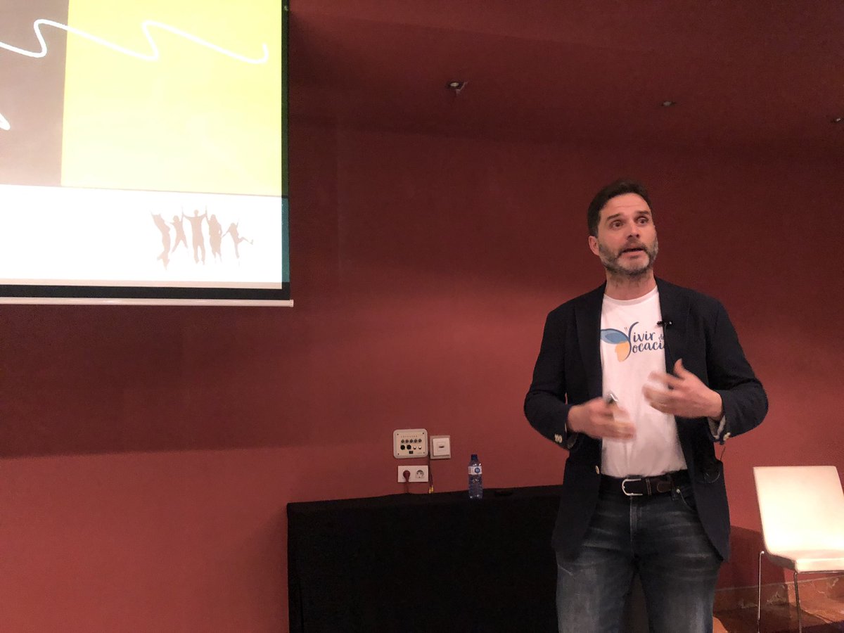 ejoana's tweet photo. Turno de Alex Rosales de #erescambio Me encanta su historia "de los coches a los coaches " #Masterclassinesdi #alumnInesdi https://t.co/Qm2kjxTldf
