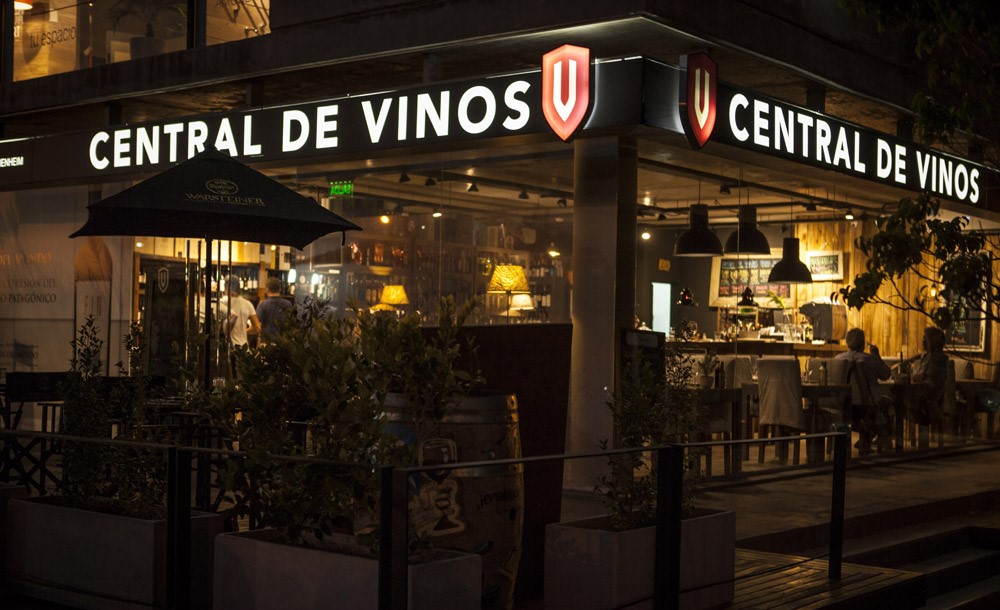 Hoy a la noche RESTÓ ABIERTO en <a href="/centraldevinos/">CENTRAL DE VINOS</a> en Santa María de Tigre.
Comer Rico, pasarla bien y elegir un buen vino entre mas de 700 etiquetas de nuestra vinoteca (a precio de vinoteca).
Reservas al 11-3221-0288 o por whatsapp al 11-5915-1000