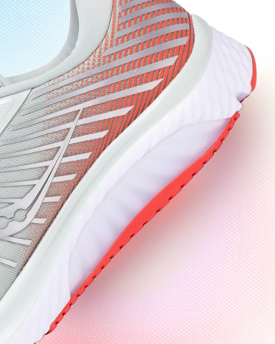SauconySpain's tweet photo. ¿Para quiénes está pensada esta zapatilla? = Para aquellos que anhelan confort en cualquier carrera y necesitan apoyo en los momentos de fatiga, las #Guide13 ofrecen el mejor equilibrio entre una buena amortiguación y fluidez. #RunForGood #StabilitySeries https://t.co/B3h9dF1D8l