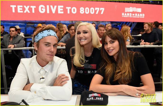 •٢٠١٧
جاستن كان يرد على الهواتف من أجل برنامج تيليثون خيري لمدة ساعات طويلة لجمع الأموال لضحايا الإع...