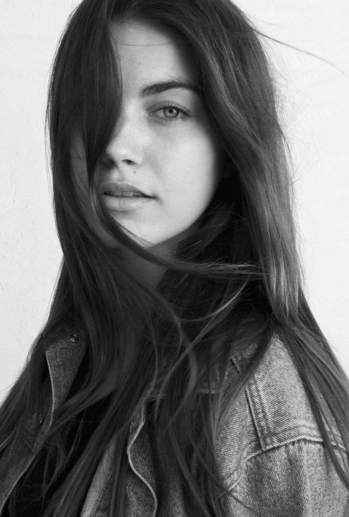 Happy Birthday to Charlotte Best who turns 26 today! 