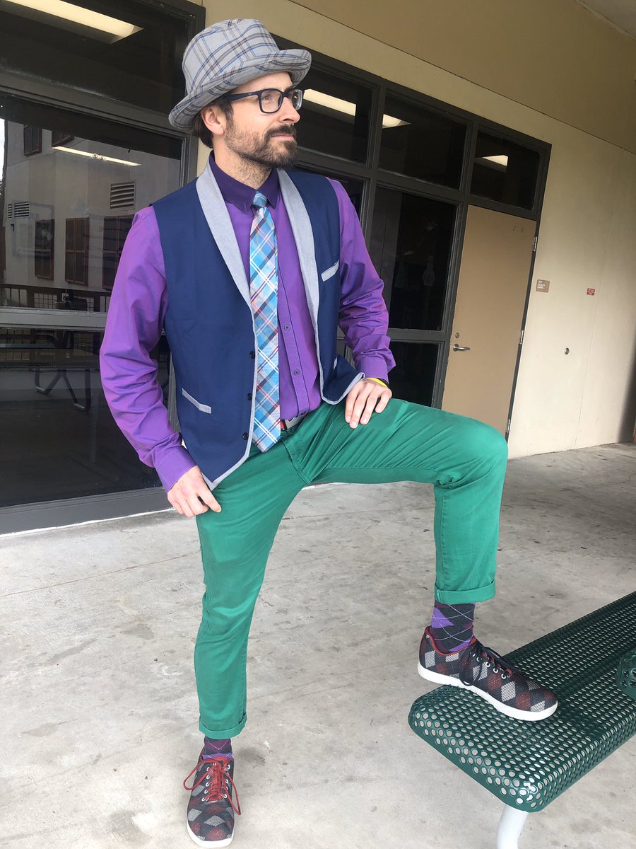 365daysofRamsay's tweet photo. This guy has a HULKing sense of fashion, amirite?
#teachersarereallifesuperheroes #Ramsaysgotswag https://t.co/g745NINzvN