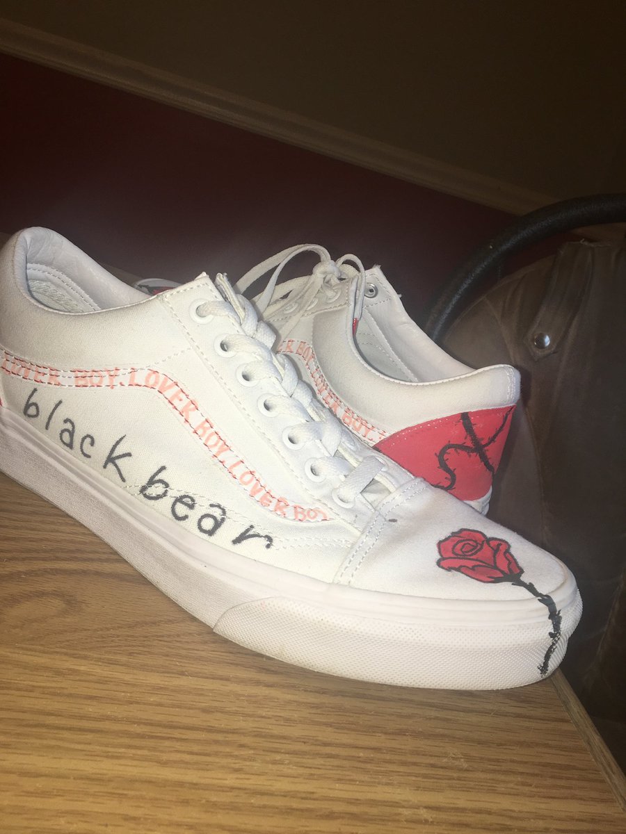 bearox7's tweet photo. rate these @iamblackbear #meandurghost https://t.co/UUZq4Q6EZi