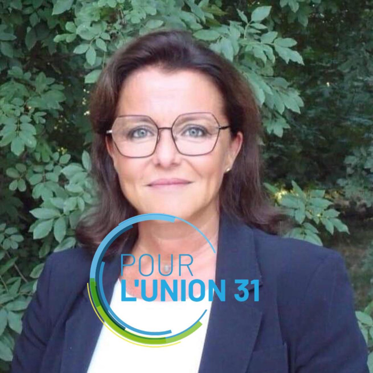 LGOTVILLIER's tweet photo. Première réunion publique dans une salle des fêtes pleine à craquer pour la candidate #AimerlUnion @CgennaroSaint @pourlunion31 https://t.co/1peRotXhh3