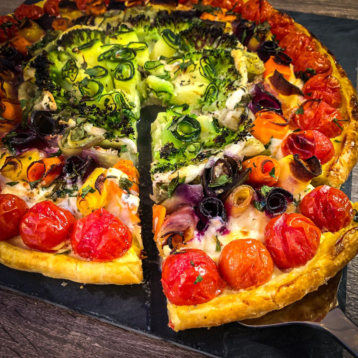 jessekitchen's tweet photo. Paint your plate with tri-colored carrots, colorful tomatoes, eggplant, zucchini, and broccoli... Plenty of #veggies guaranteed!
Be tastefully #veggie today!
🥕🍆🥦🥒👉https://t.co/eTXshPs3La
#recipes #easyrecipes #vegetables #Cooking #CookInspired https://t.co/EKb2EBpX1P