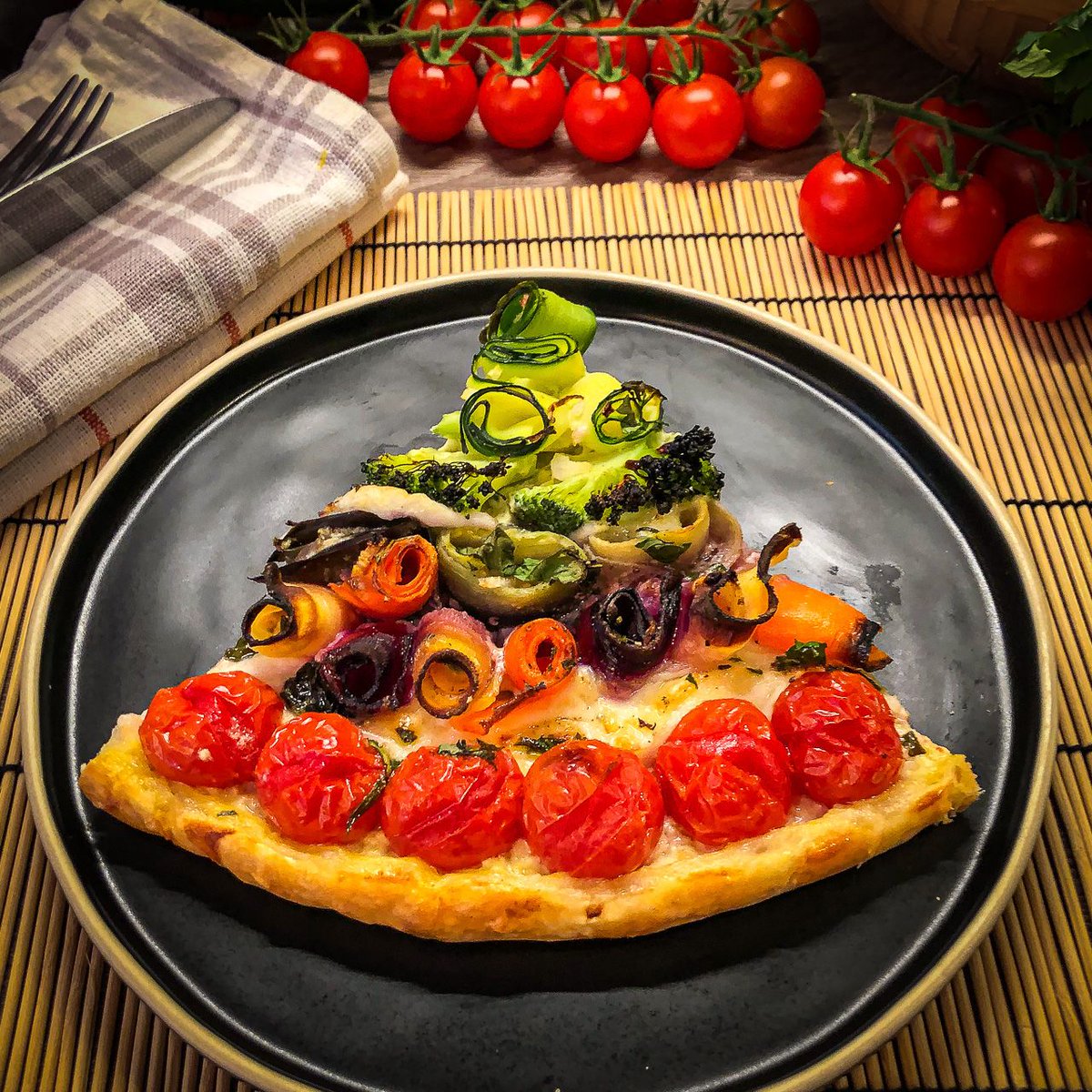 jessekitchen's tweet photo. Paint your plate with tri-colored carrots, colorful tomatoes, eggplant, zucchini, and broccoli... Plenty of #veggies guaranteed!
Be tastefully #veggie today!
🥕🍆🥦🥒👉https://t.co/eTXshPs3La
#recipes #easyrecipes #vegetables #Cooking #CookInspired https://t.co/EKb2EBpX1P