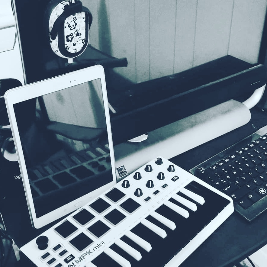 CocoButtaCB's tweet photo. When music is life #positivevibes #elevate #musicproducer #femaleproducer #newmusicsoon https://t.co/ncNQH9RgnP