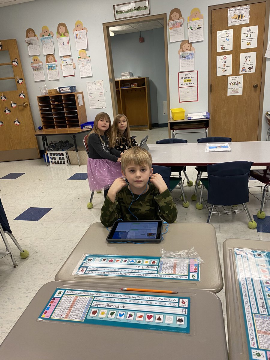 MrsBergerson's tweet photo. Using the iPads to learn about Martin Luther King Jr. #Blasdellbees https://t.co/U78dtdJuYy