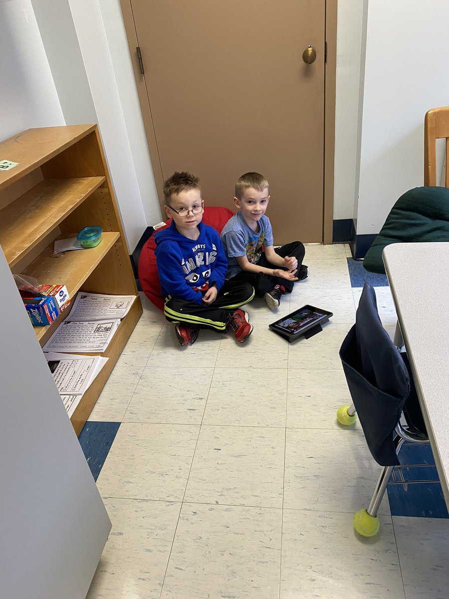 MrsBergerson's tweet photo. Using the iPads to learn about Martin Luther King Jr. #Blasdellbees https://t.co/U78dtdJuYy