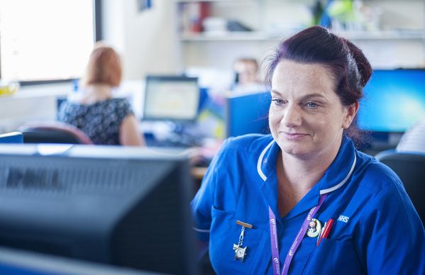 SolentNHSTrust's tweet photo. Today we hear from Lorraine Bishop, a Senior Children’s Community Nurse for Portsmouth &amp; South East Hants. Lorraine shares her love of working with young people &amp; talks about the value of community nursing in our diverse communities https://t.co/xLwLluyNty #Nurses2020 @CNOEngland https://t.co/wchCAfNfJU