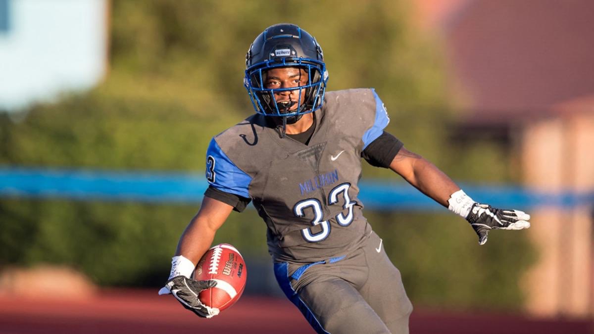 GGMIKEEY's tweet photo. Very blessed to receive my first offer from Millikin University!🙏🏽 Thank You @CoachWes3 https://t.co/QNyA9Z0Vtb