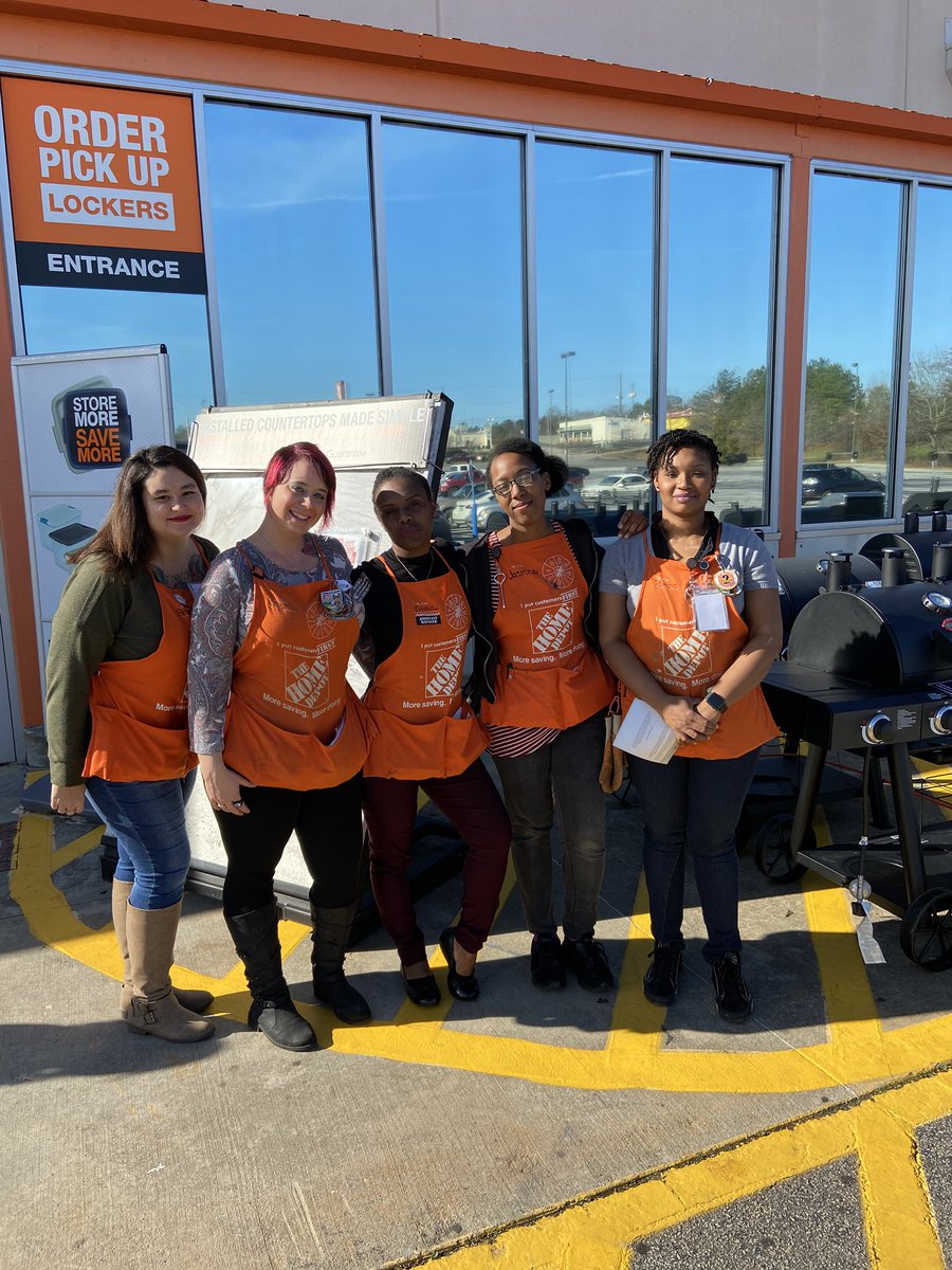What a nice sunny ☀️ day at the Thomaston Home Depot to be wearing lipstick 💄......#funtimes