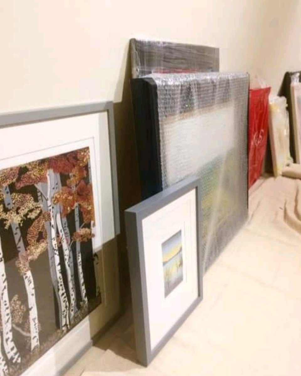 Lots of lovely work arriving, ready to be hung, for the opening of the Cloth Road Arts Members Exhibition at the Oexmann Gallery, <a href="/WiltshireMuseum/">Wiltshire Museum</a>, Devizes on the 25th January.
#wiltshiremuseum #clothroadartists #clothroad #exhibition #wiltshire #visualart