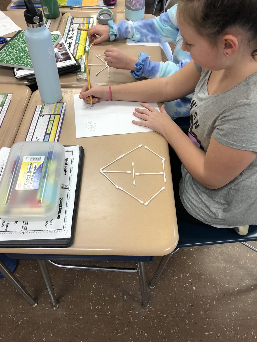 MrsKorwanFFE's tweet photo. Q-Tip creativity Challenge 
Combining math, literature, science and a whole lot of creativity. 
#snowflakebently #geometry #howdosnowflakesform https://t.co/TI7DSfP3LC