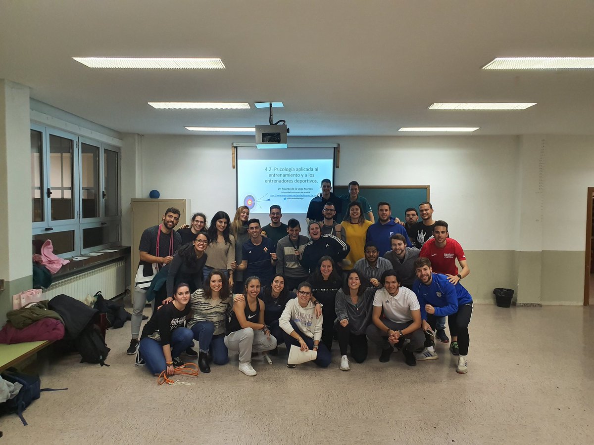 RicardodelaVeg9's tweet photo. Un gran orgullo haber podido dar clase a esta EXCELENTE promoción del Máster de Psicología del Deporte de la UAM. ¡Gracias por vuestro tiempo, disposición y dedicación! https://t.co/cBk6QmQRwE