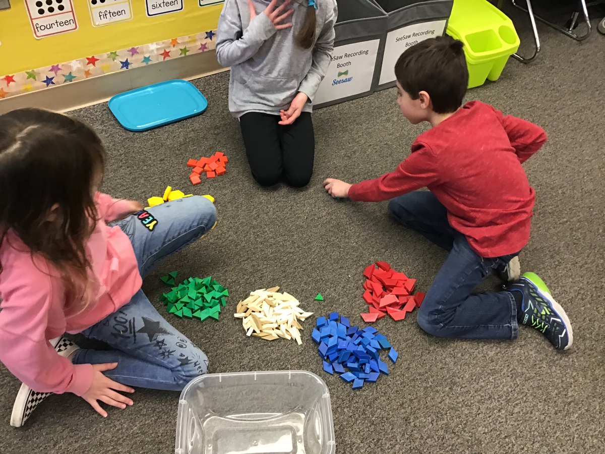 krantzCB's tweet photo. Students are learning to sort shapes by attributes. #cbgroveland https://t.co/jHJDBbwRI5