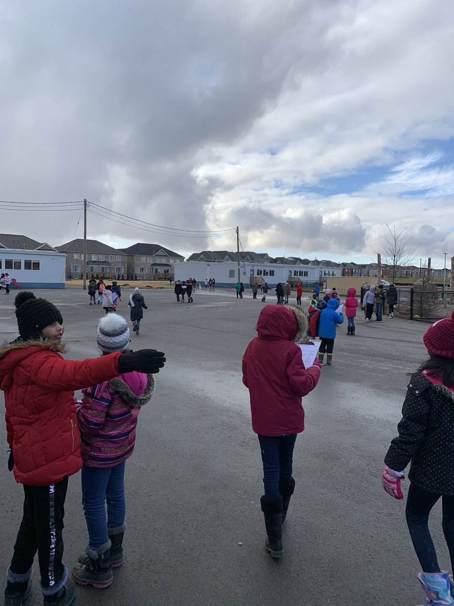 MissLiu_VIO's tweet photo. We went on a rock scavenger hunt with @MsPitoscia ‘s class today! https://t.co/GhzS5As4ui