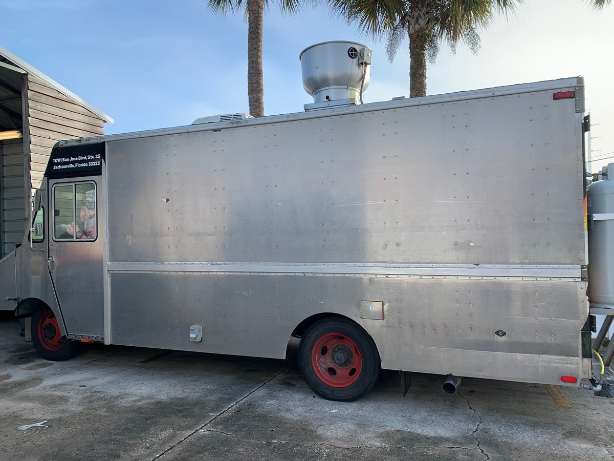 BoldCtyGraphics's tweet photo. BEFORE &amp; AFTER food truck wrap. Custom designed in-house. Quality @ffellers @3MFilms vinyl. Make your business turn heads wherever you go. https://t.co/fHUuFhO27R 😎🥩🍗🔥🍴 https://t.co/jF51lqF18Q