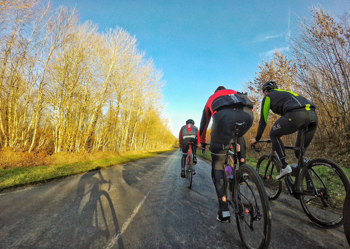 manudesrafa_l's tweet photo. Un doux ride pour la saison et bien ensoleillé 😎 en ce jeudi pour le Team Rafa’L @ShimanoROAD @CastelliCycling @max_wheel_ @GarminFrance @ScottSportsFR #rafalsocks #rafal #sockgame #leteamrafal #castellicycling #castellifrance #garmin #scott #shimano #duraace #maxwheel https://t.co/uqOUkjVL6A