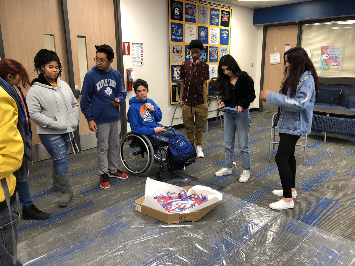 KenworthyAmy's tweet photo. Loving #LCTechDay @LCHS_Patriots #WeAreLC #BeRevolutionary https://t.co/f0F7jUhiaZ