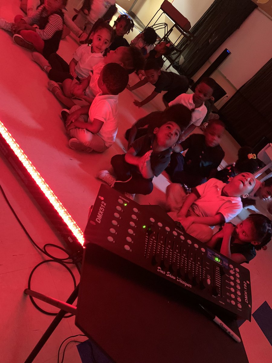 TheatreThompson's tweet photo. Our Pre-K Thespians learning about LED lights and color blending! 🎭🎬
@Thompsonhisd @brame_manuel @JodiWill_Smile @HISDFineArt https://t.co/nTtgFMZunn