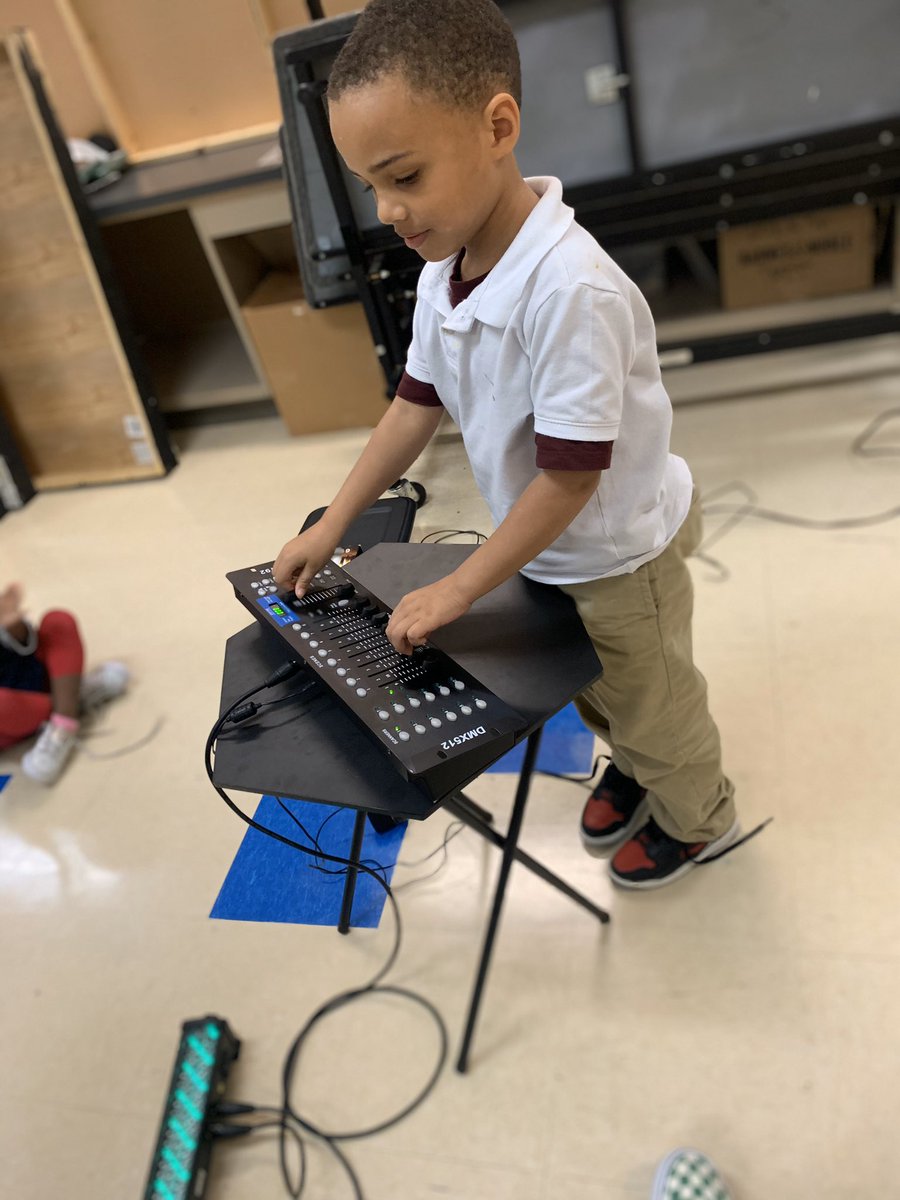 TheatreThompson's tweet photo. Our Pre-K Thespians learning about LED lights and color blending! 🎭🎬
@Thompsonhisd @brame_manuel @JodiWill_Smile @HISDFineArt https://t.co/nTtgFMZunn