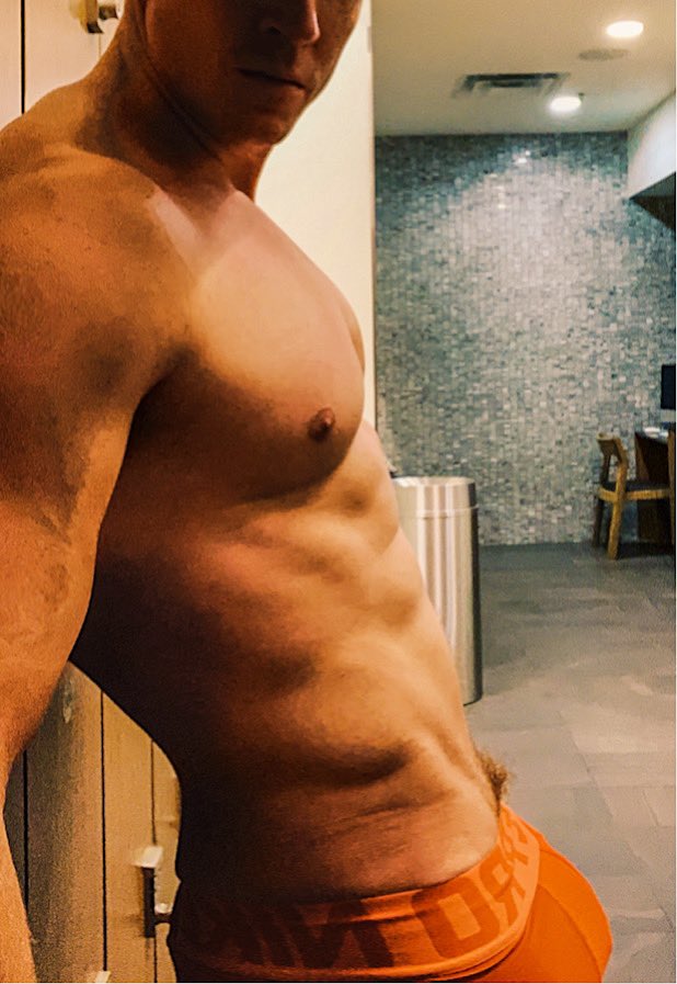 BNicholas's tweet photo. Post-workout shenanigans
#gymgoals #motivation #nikepro #musclegay #shirtlesslife #muscleguys #sweaty #furda https://t.co/tOi542sGcF