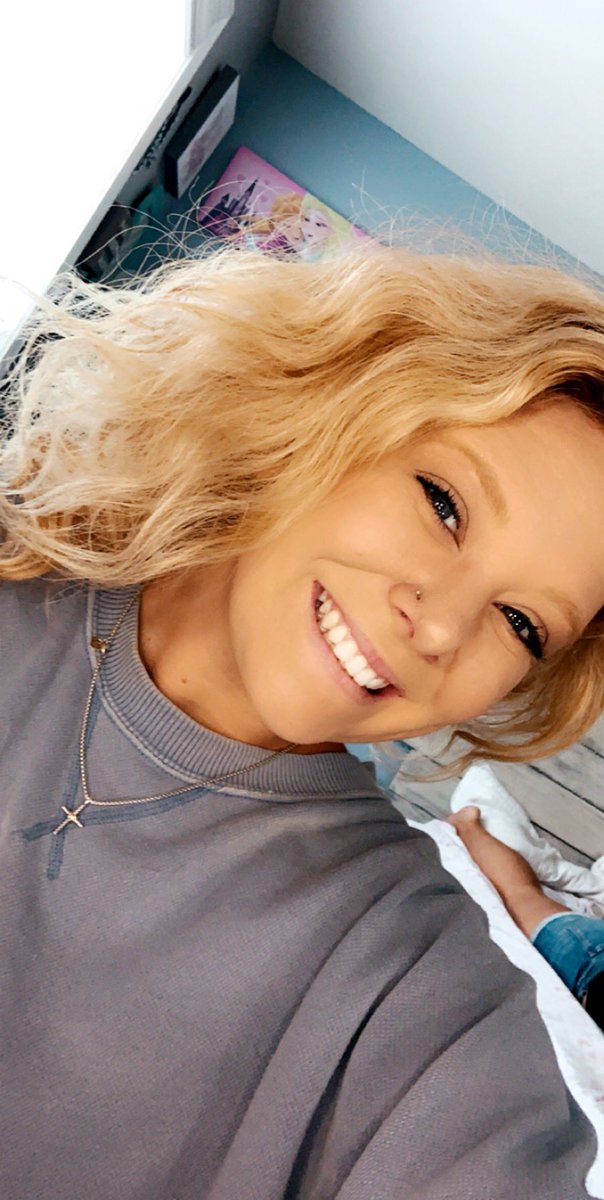 myranda_conner's tweet photo. Blonde vs. dark 😤 https://t.co/9vbpoF06mK