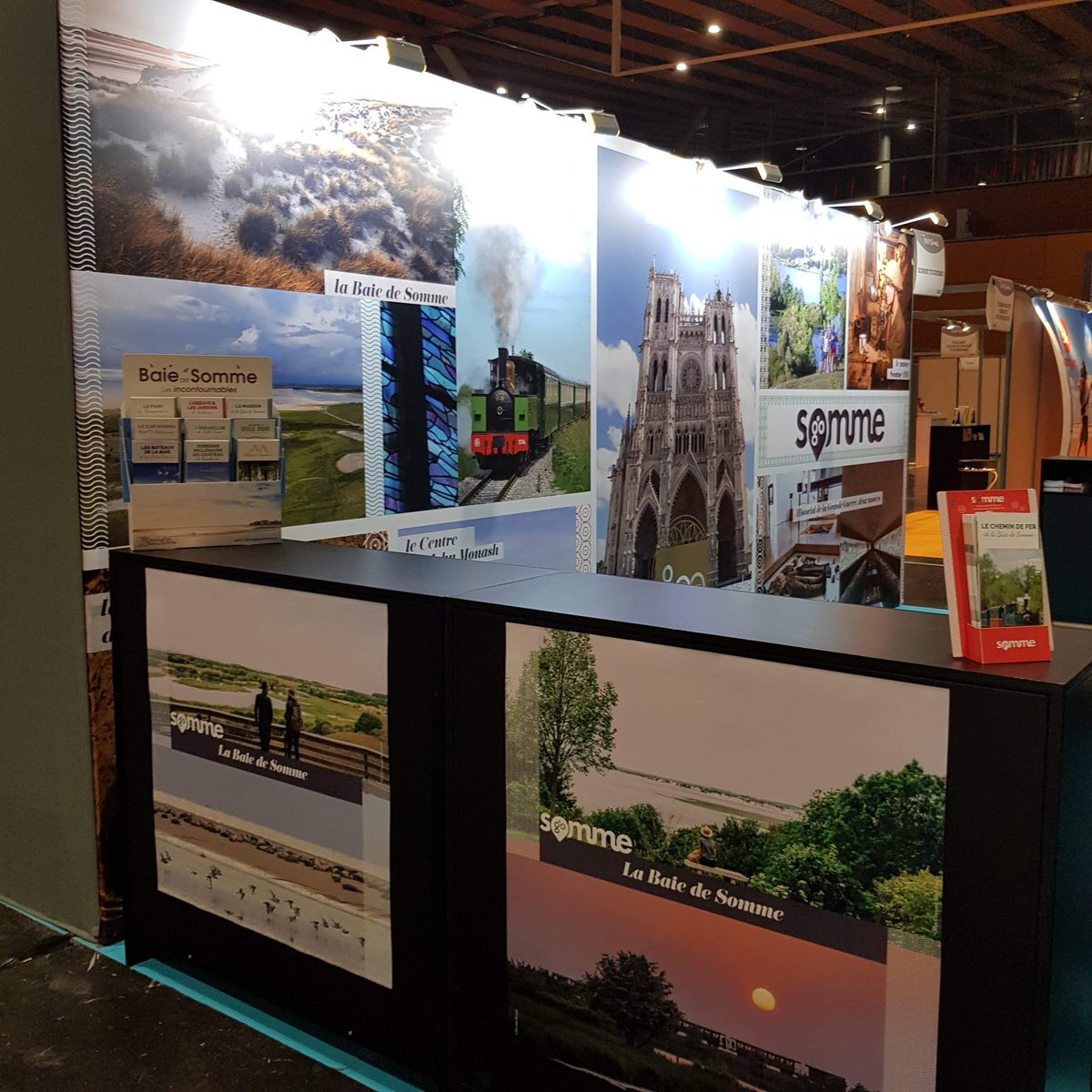 SommeTourisme's tweet photo. La Somme est prête à vous accueillir dès demain sur le salon #Tourissima avec un stand comme ça, vous pouvez pas nous rater!
😁💪👍
Bravo Aurelie&amp;Christophe pour le montage !!👏 https://t.co/ZuVtP7GrXp